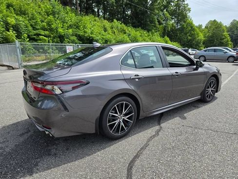 Used 2023 Toyota Camry SE FWD image 11