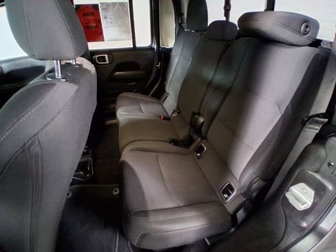 Used 2020 Jeep Gladiator Overland AWD/4WD image 11