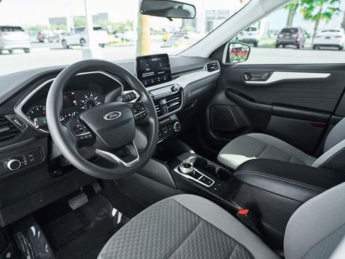 Used 2022 Ford Escape SE image 2