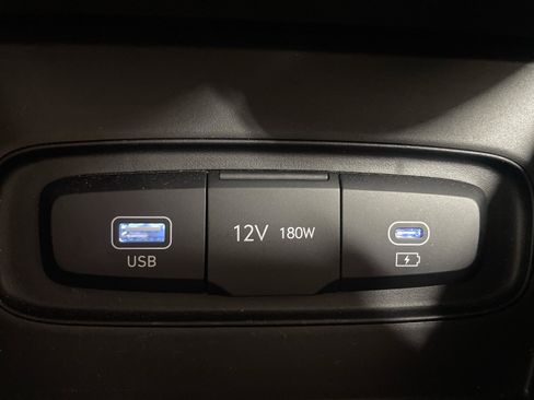 Used 2025 Hyundai Venue SEL FWD image 19