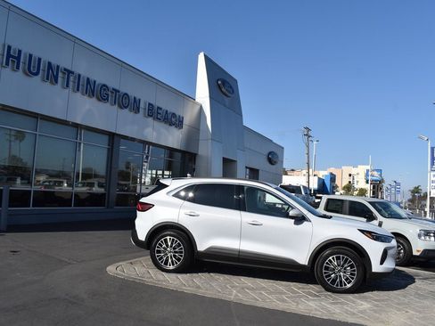 New 2025 Ford Escape Base w/ PHEV Premium Package image 3