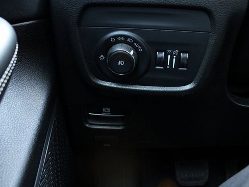 Used 2024 Jeep Grand Cherokee L Limited w/ Luxury Tech Group II image 35