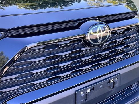 Used 2025 Toyota RAV4 XLE FWD image 30
