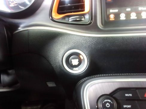 Used 2018 Dodge Challenger SXT RWD image 12