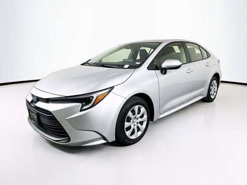 Used 2025 Toyota Corolla LE FWD image 3