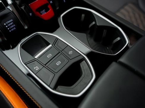 Used 2024 Lamborghini Urus S AWD/4WD image 56