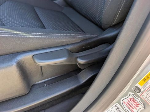 Used 2024 GMC Terrain SLE image 13