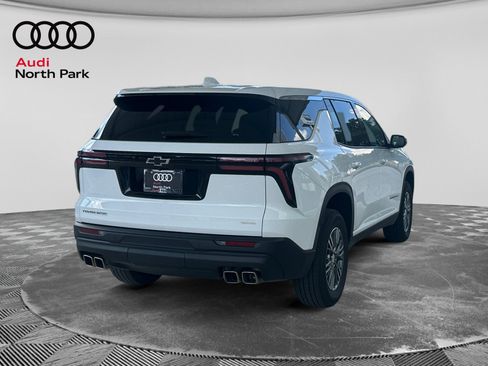 Used 2024 Chevrolet Traverse LS FWD image 5