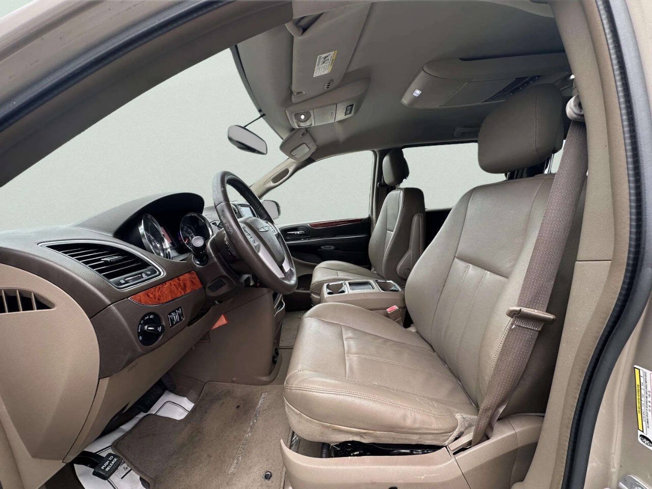 Used 2014 Chrysler Town & Country Touring FWD image 13
