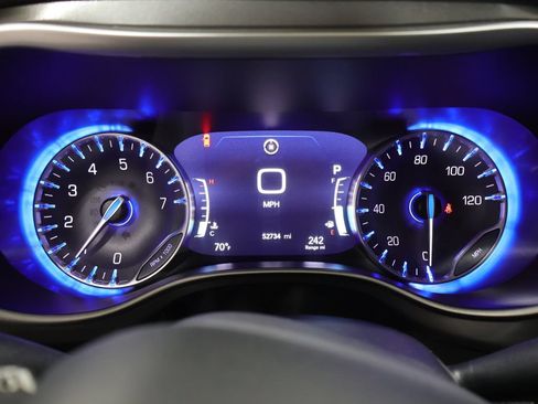 Used 2024 Chrysler Pacifica Touring-L FWD image 44