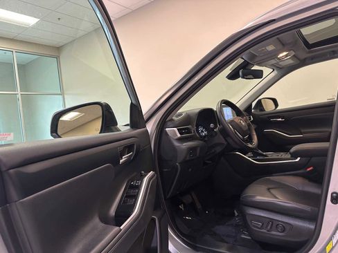 Used 2021 Toyota Highlander XLE AWD/4WD image 21