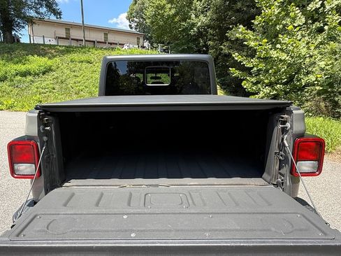 Used 2022 Jeep Gladiator Sport AWD/4WD image 8