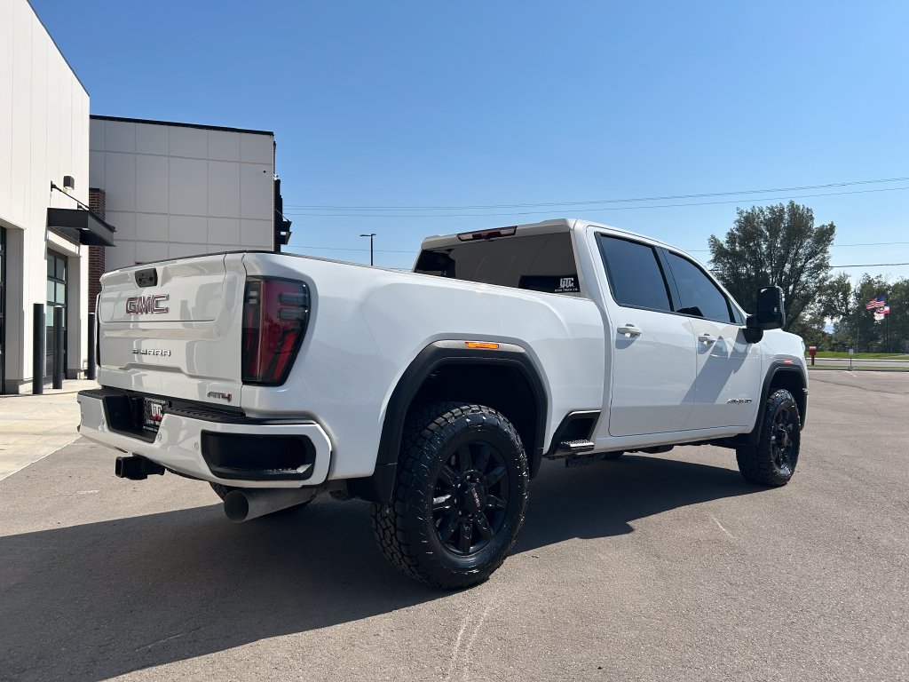 Used 2025 GMC Sierra 2500 AT4 AWD/4WD image 3