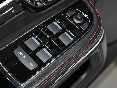 Used 2017 Jaguar XJ R RWD image 6