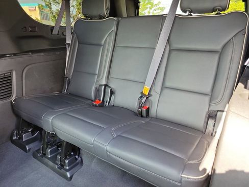 Used 2023 Chevrolet Suburban Premier w/ Advanced Technology Package image 11