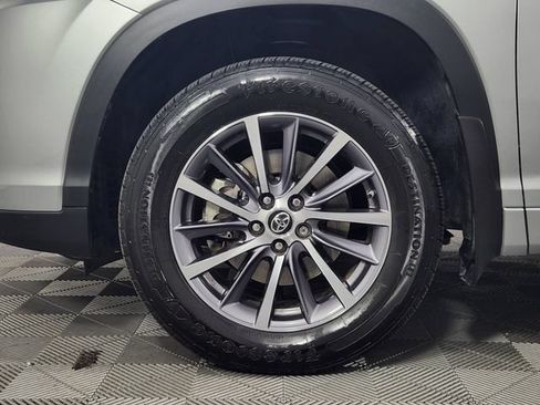 Used 2018 Toyota Highlander XLE AWD/4WD image 22