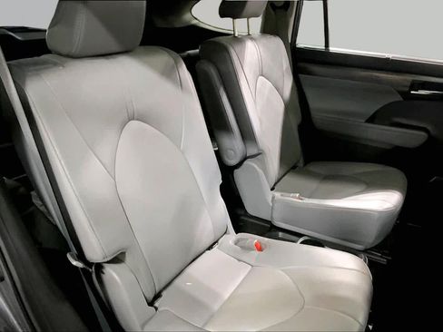 Used 2023 Toyota Highlander Platinum AWD/4WD image 20
