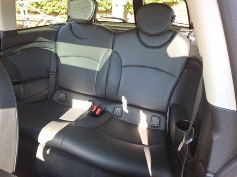 Used 2011 MINI Cooper Clubman FWD image 9