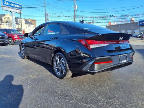 Certified 2025 Hyundai Elantra Sport image 3