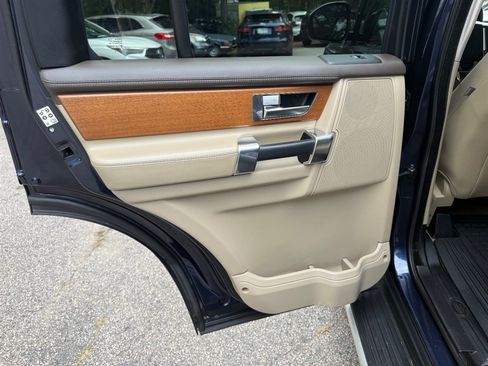Used 2016 Land Rover LR4 HSE LUX AWD/4WD image 19