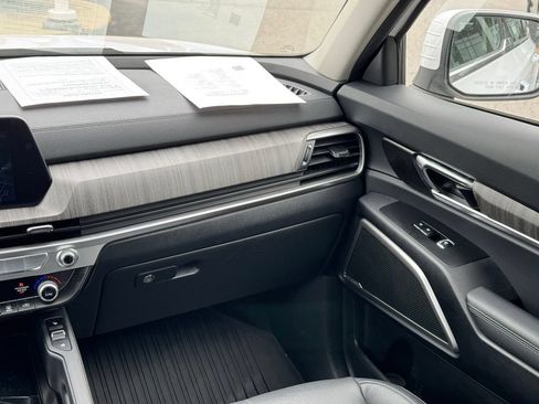 Used 2023 Kia Telluride EX w/ EX Captain's Chair Package AWD/4WD image 39