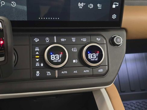 New 2026 Land Rover Defender 110 X-Dynamic SE image 27