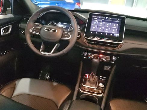 Used 2025 Jeep Compass Latitude w/ Altitude Special Edition image 12