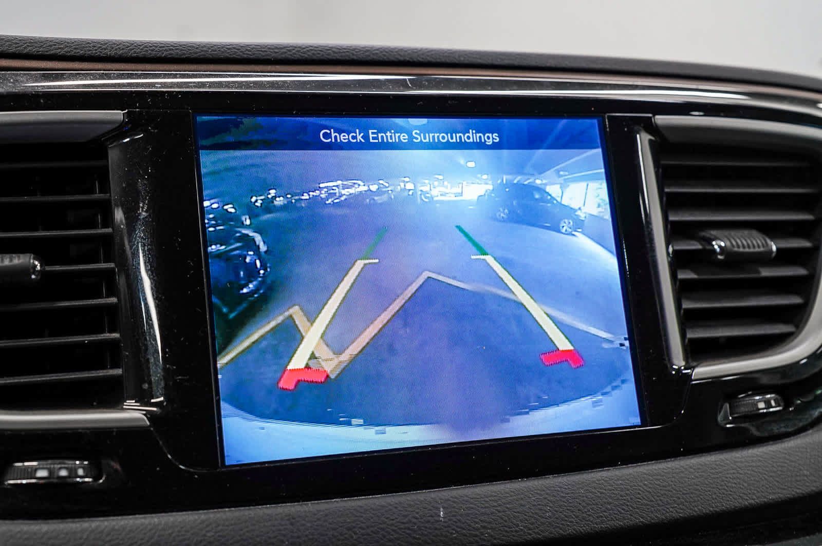 Used 2017 Chrysler Pacifica Touring FWD image 25