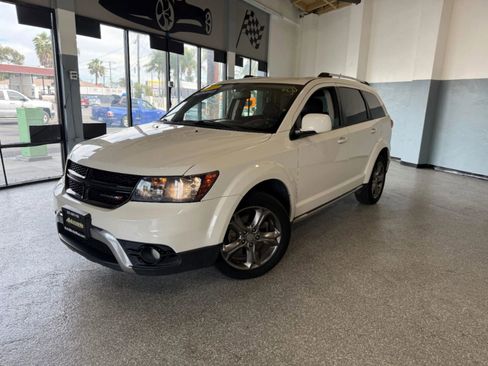 Used 2017 Dodge Journey Crossroad image 3
