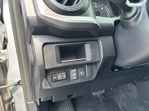 Used 2019 Toyota Tacoma TRD Off-Road AWD/4WD image 19