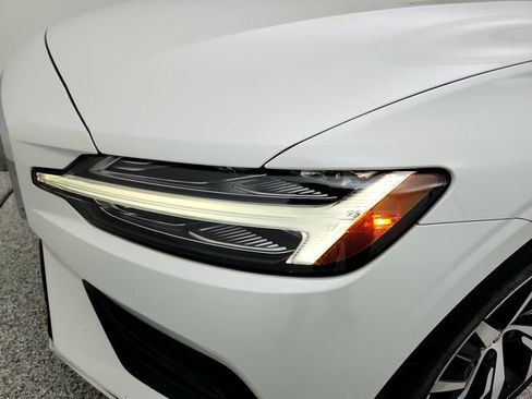 Used 2019 Volvo S60 T6 Momentum w/ Multimedia Package image 27