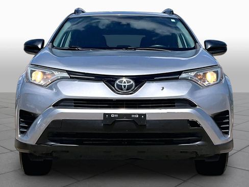Used 2017 Toyota RAV4 LE FWD image 4