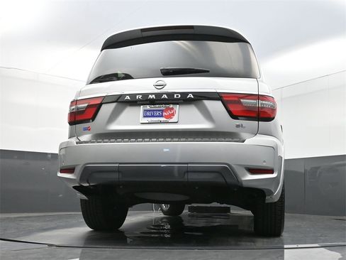 Used 2024 Nissan Armada SL w/ Captain's Chairs Package image 33