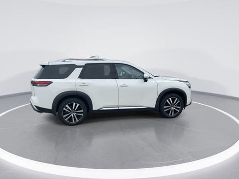 Used 2024 Nissan Pathfinder Platinum AWD/4WD image 7