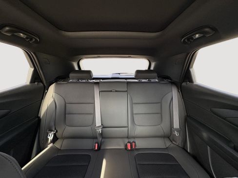 Used 2023 Chevrolet TrailBlazer RS w/ Sun and Liftgate Package FWD image 19