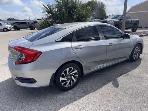 Used 2018 Honda Civic EX image 4