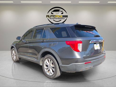 Used 2020 Ford Explorer XLT w/ Equipment Group 202A image 5