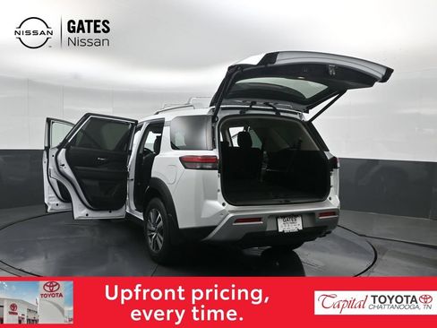 Used 2025 Nissan Pathfinder SL AWD/4WD image 56