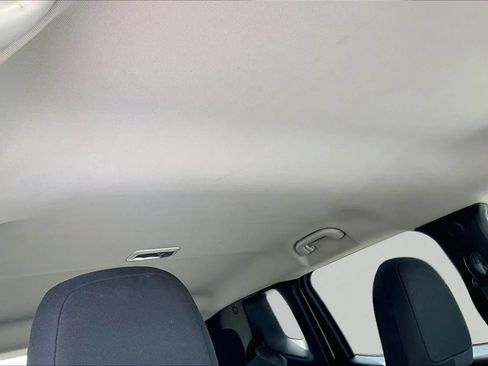 Used 2017 Jeep Renegade Latitude AWD/4WD image 26