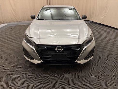 Used 2025 Nissan Altima 2.5 SV image 2