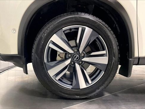 Used 2023 Nissan Rogue SL w/ SL Premium Package image 9