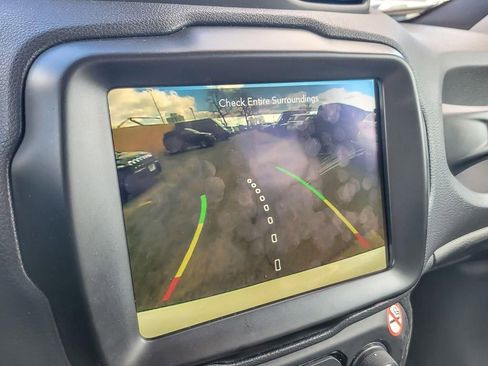 Used 2023 Jeep Renegade Latitude AWD/4WD image 16