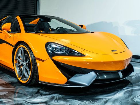 Used 2018 McLaren 570S Spider image 4