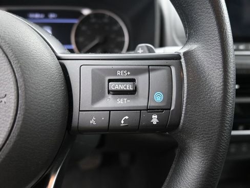 Used 2024 Nissan Rogue SV image 15