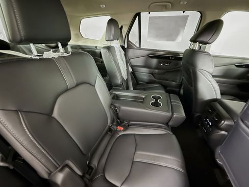 New 2025 Honda Pilot Touring image 37
