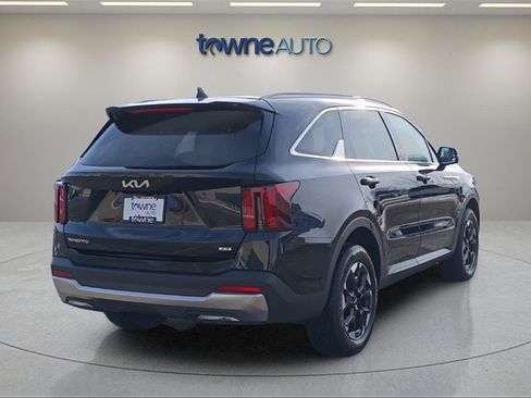 Used 2025 Kia Sorento S image 5