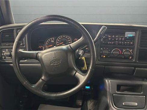 Used 2002 Chevrolet Avalanche 2500 image 11