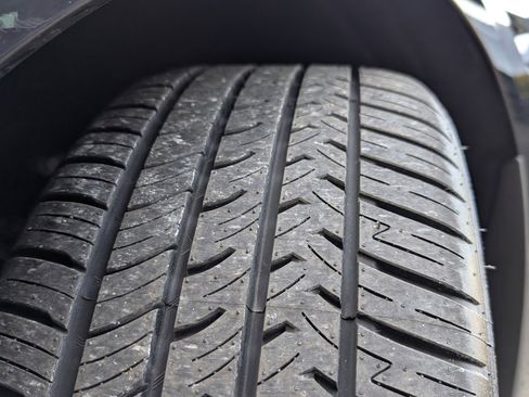 Used 2017 Chevrolet Corvette Stingray Coupe w/ Carbon Flash Badge Package image 31