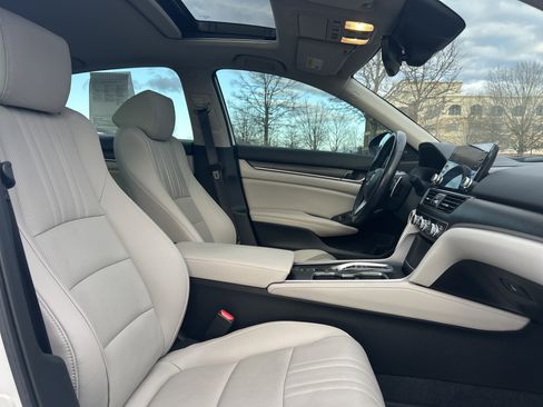 Used 2022 Honda Accord Touring image 31