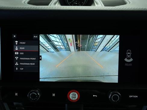 Certified 2025 Porsche Macan AWD/4WD image 19